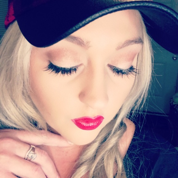 Meet your seller/buyer!!💗🎀 - Picture 5 of 8